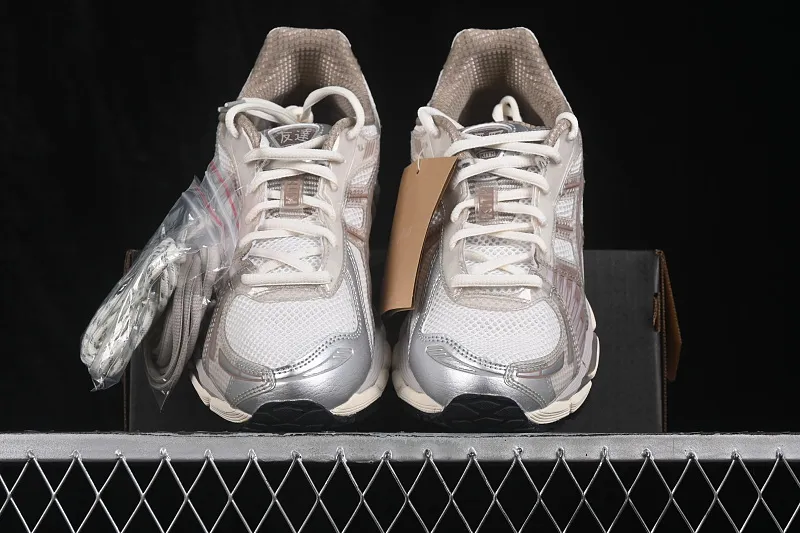 All categories Asics ASICS series Asics Gel-Nimbus 12.1 C version pure original Asics Gel-Nimbus 12.1 ASICS retro breathable casual shoes cushioning men's wear-resistant running shoes 1203B144-100
